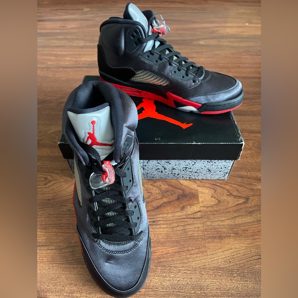 Jordan 5 satin Deadstock